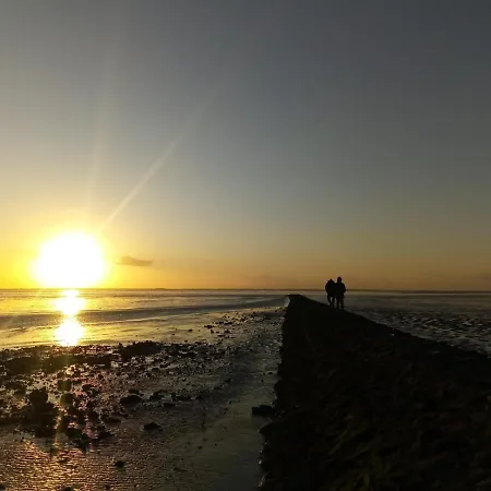 Haus Küstenbrise - Urlaub Mit Hund An Der Küste Mit Eigenen Garten, Sauna Und Gemütlichen Kaminfeuer Schweiburg