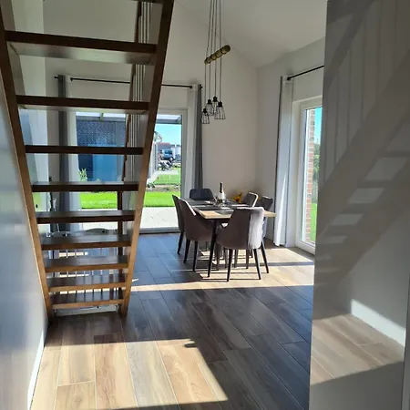 Haus Kuestenbrise - Urlaub Mit Hund An Der Kueste Mit Eigenen Garten, Sauna Und Gemuetlichen Kaminfeuer Feriehus Schweiburg