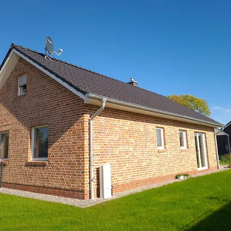 Haus Kuestenbrise - Urlaub Mit Hund An Der Kueste Mit Eigenen Garten, Sauna Und Gemuetlichen Kaminfeuer Feriehus Schweiburg