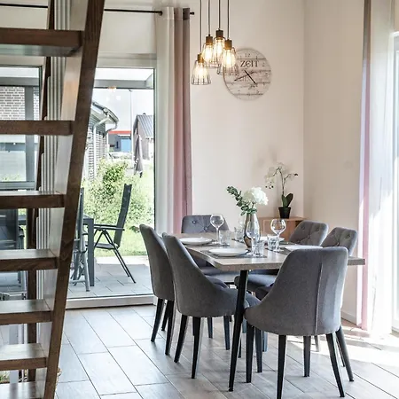 Haus Kuestenbrise - Urlaub Mit Hund An Der Kueste Mit Eigenen Garten, Sauna Und Gemuetlichen Kaminfeuer * Schweiburg