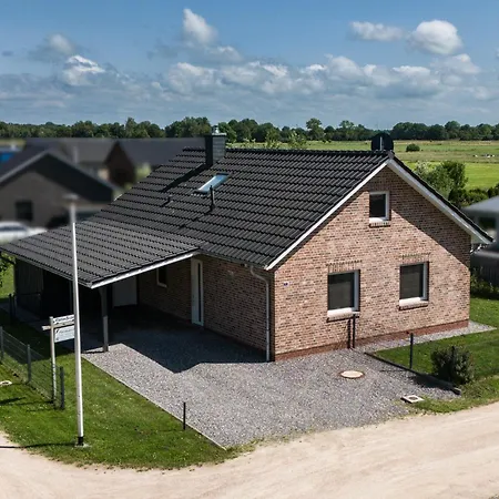 Semesterbostad Haus Kuestenbrise - Urlaub Mit Hund An Der Kueste Mit Eigenen Garten, Sauna Und Gemuetlichen Kaminfeuer Schweiburg