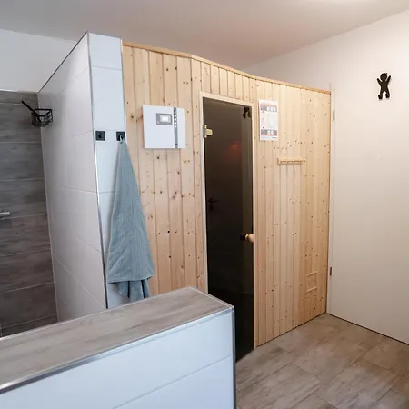Haus Kuestenbrise - Urlaub Mit Hund An Der Kueste Mit Eigenen Garten, Sauna Und Gemuetlichen Kaminfeuer * Schweiburg